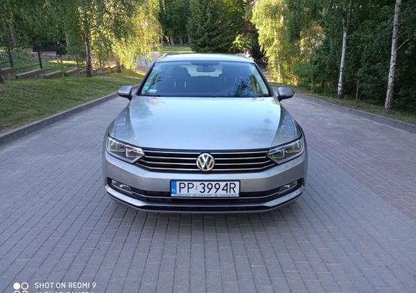 Volkswagen Passat cena 41900 przebieg: 297300, rok produkcji 2017 z Piła małe 254